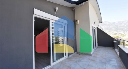 Пентхаус с видом на горы в районе Махмутлар