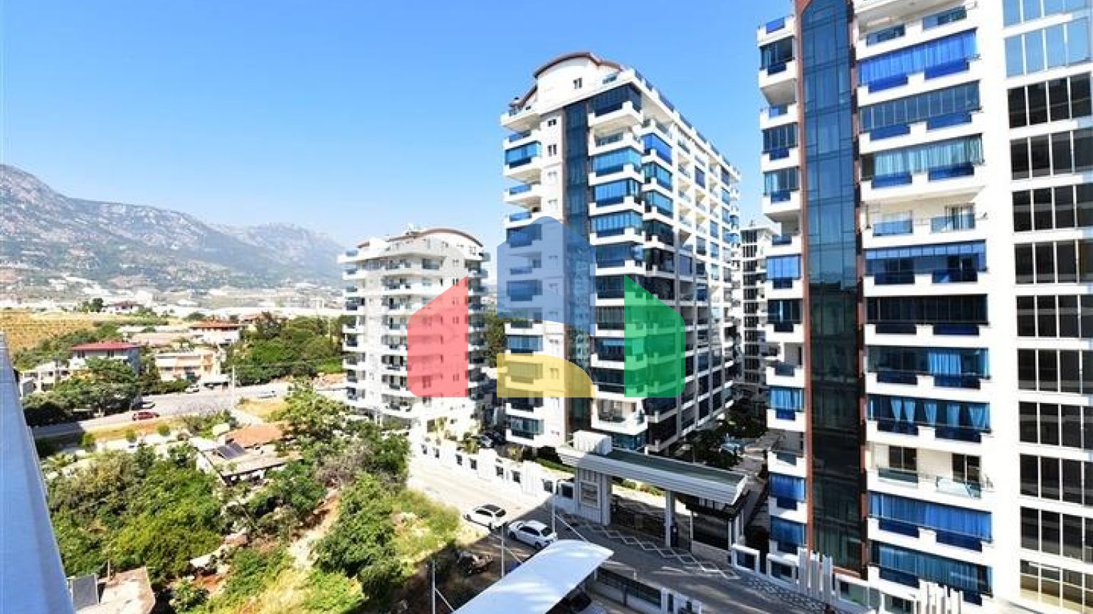 Пентхаус с видом на горы в районе Махмутлар