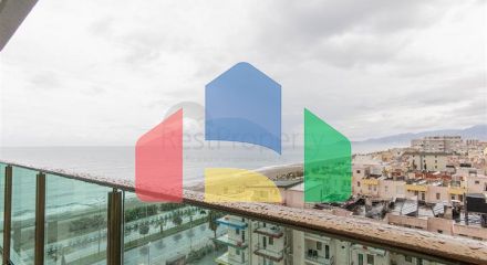 Меблированная квартира 2+1 на первой береговой линии в Махмутларе