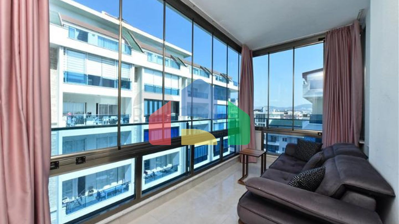 Розкішний пентхаус 4+1 у популярному районі Махмутлар