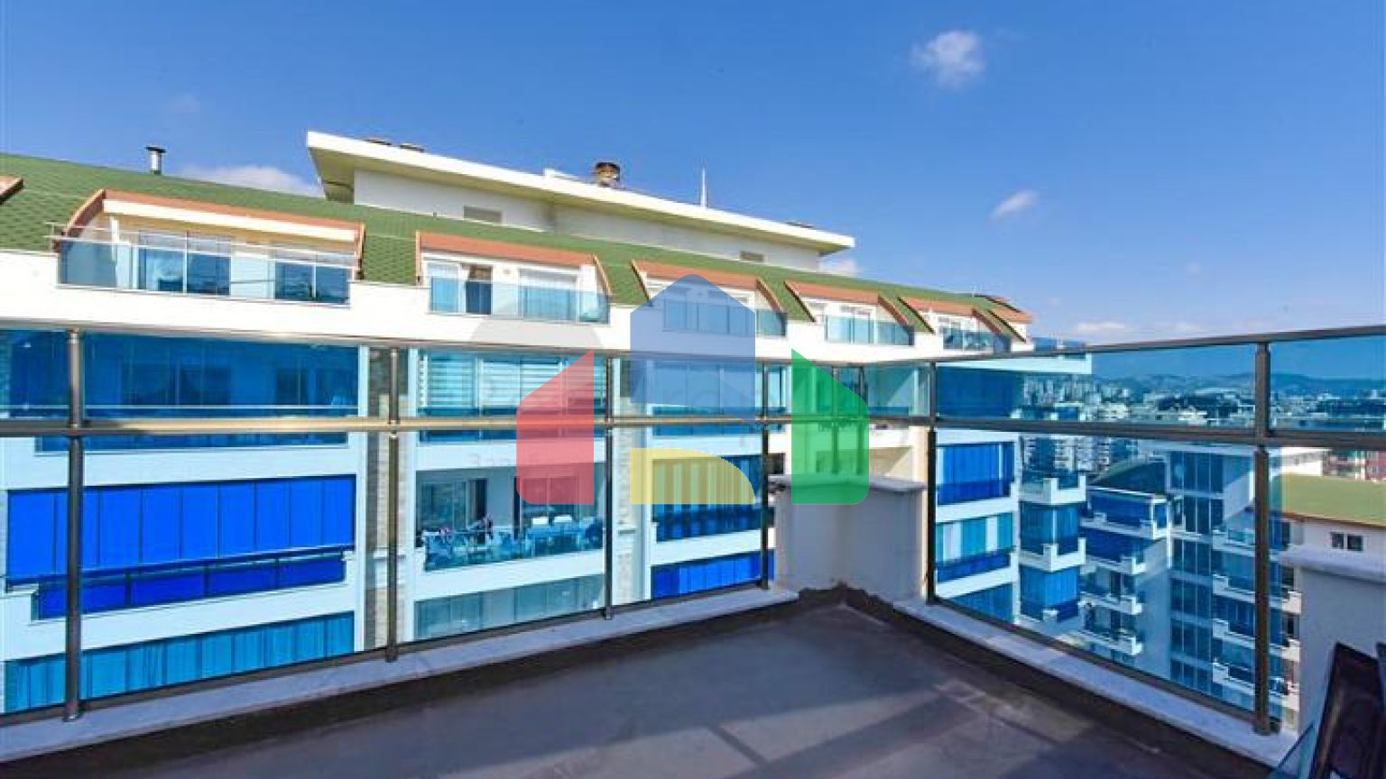 Розкішний пентхаус 4+1 у популярному районі Махмутлар