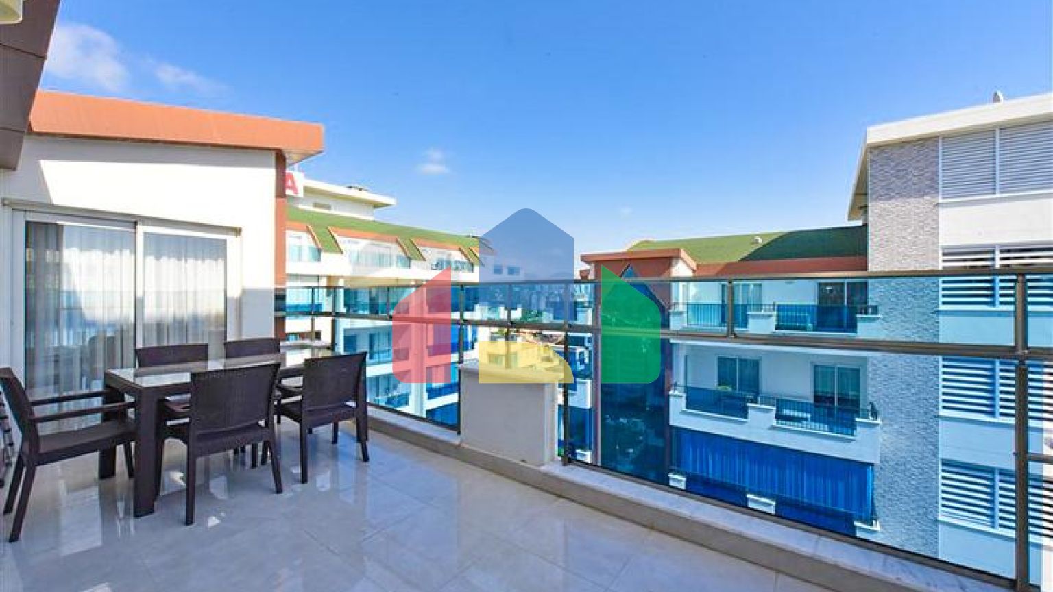 Розкішний пентхаус 4+1 у популярному районі Махмутлар