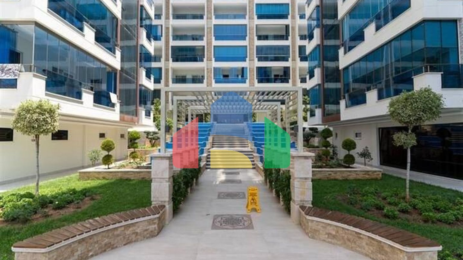 Розкішний пентхаус 4+1 у популярному районі Махмутлар