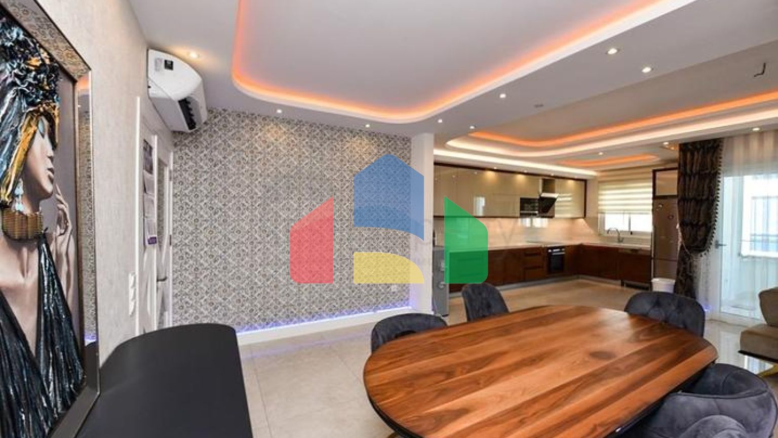 Розкішний пентхаус 4+1 у популярному районі Махмутлар