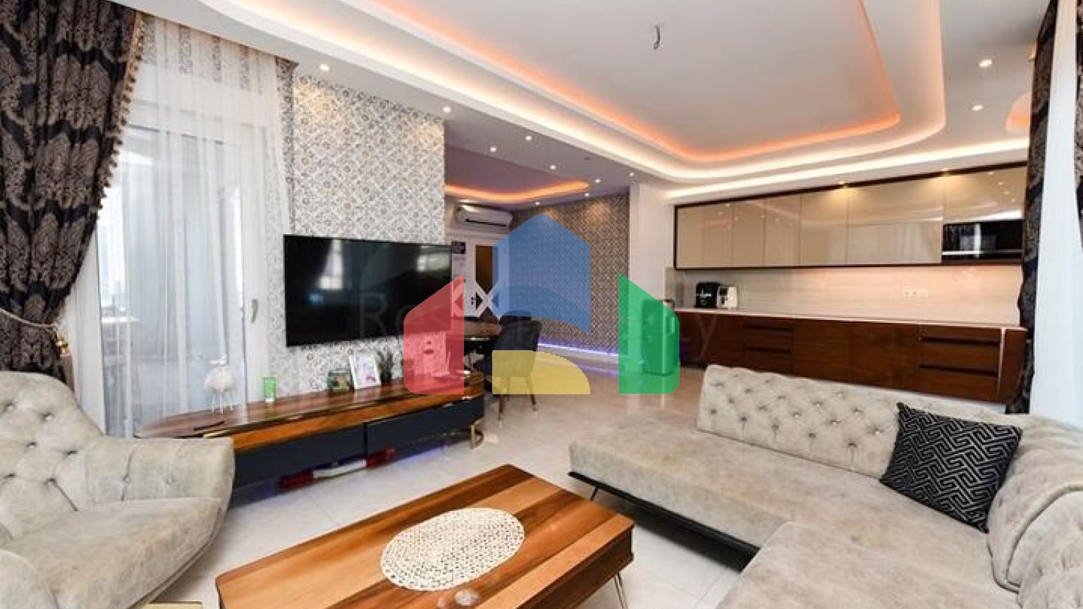 Розкішний пентхаус 4+1 у популярному районі Махмутлар