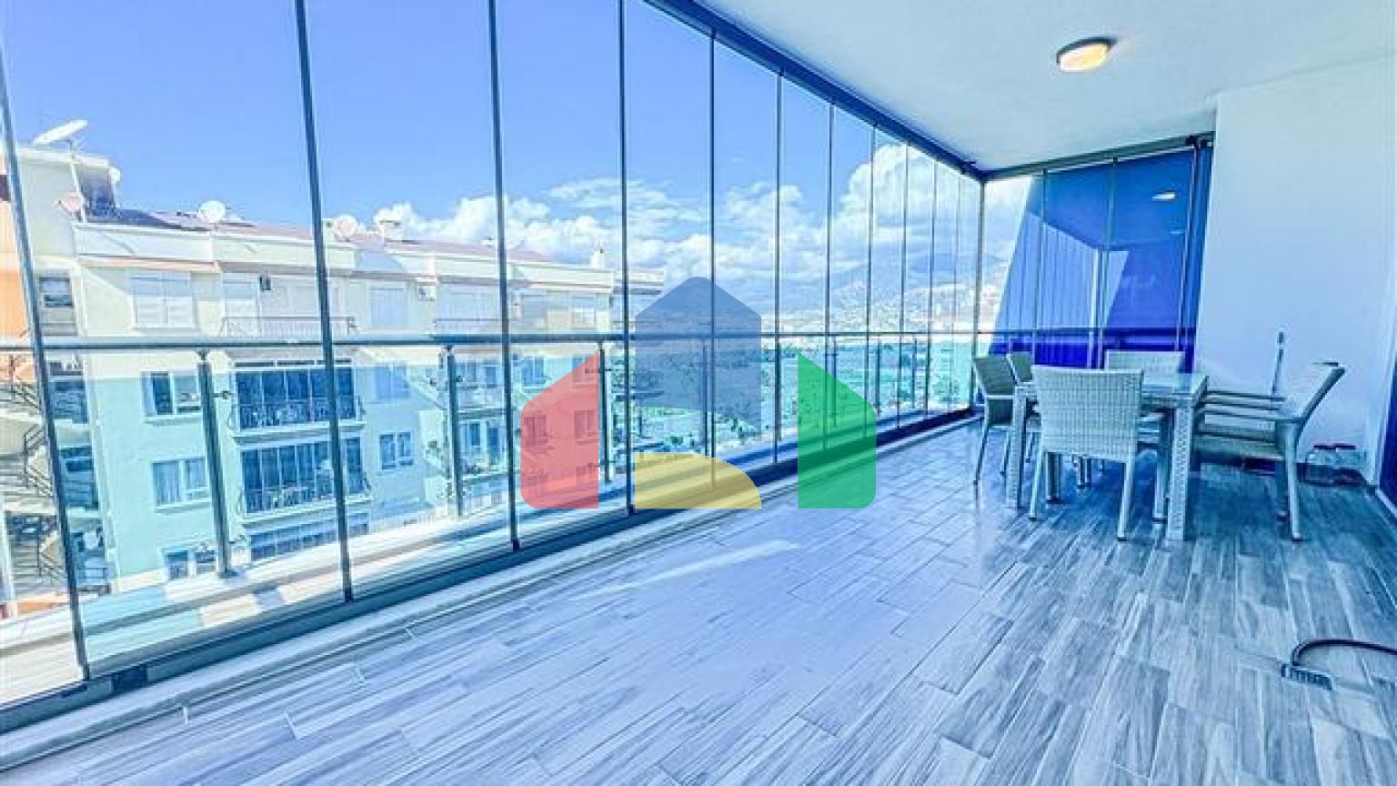 Квартира 2+1 в районе Махмутлар на первой линии