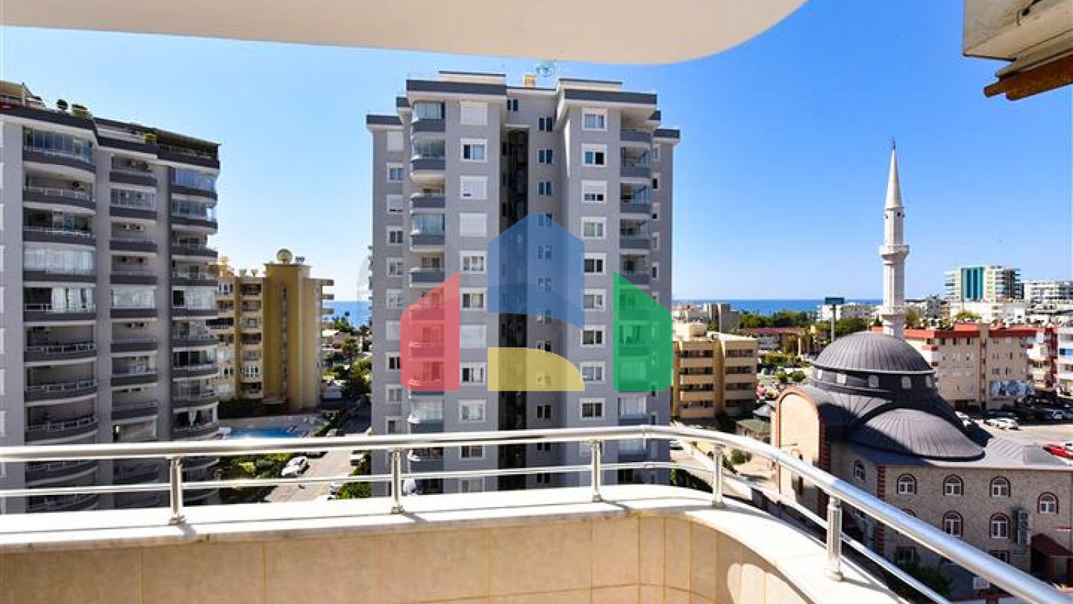 Трехкомнатная квартира в самом центре Махмутлара