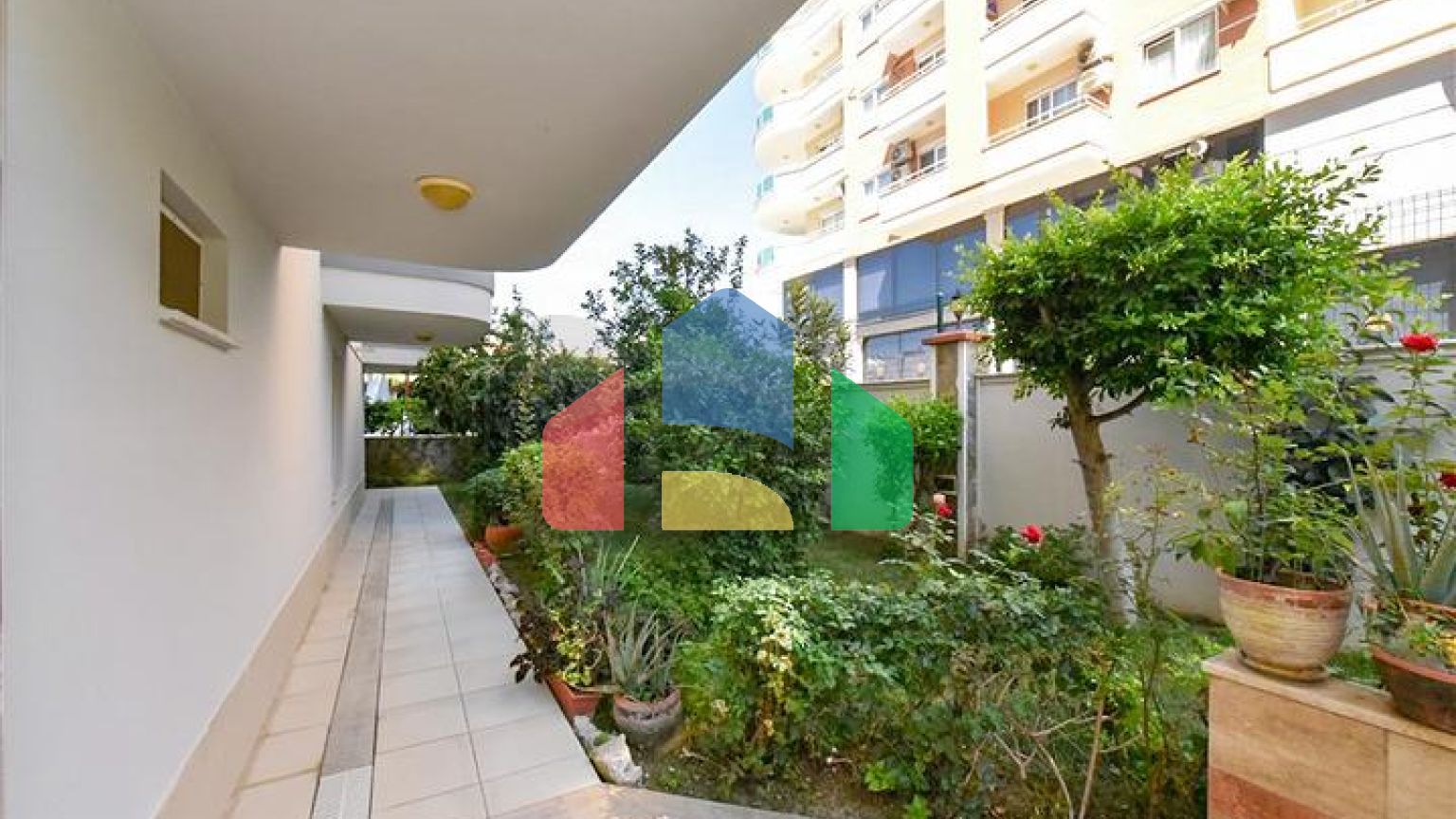 Трехкомнатная квартира в самом центре Махмутлара