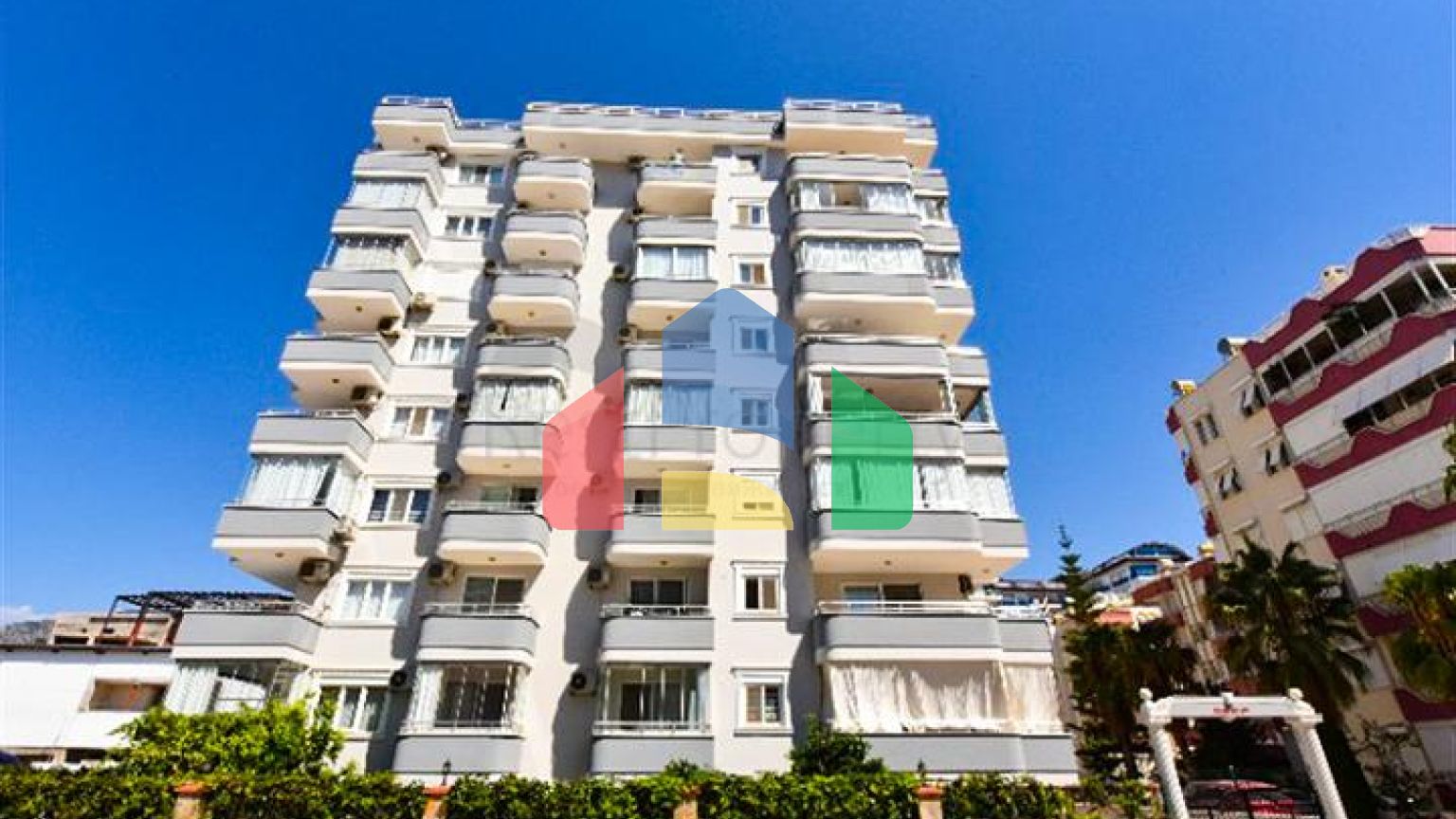 Трехкомнатная квартира в самом центре Махмутлара