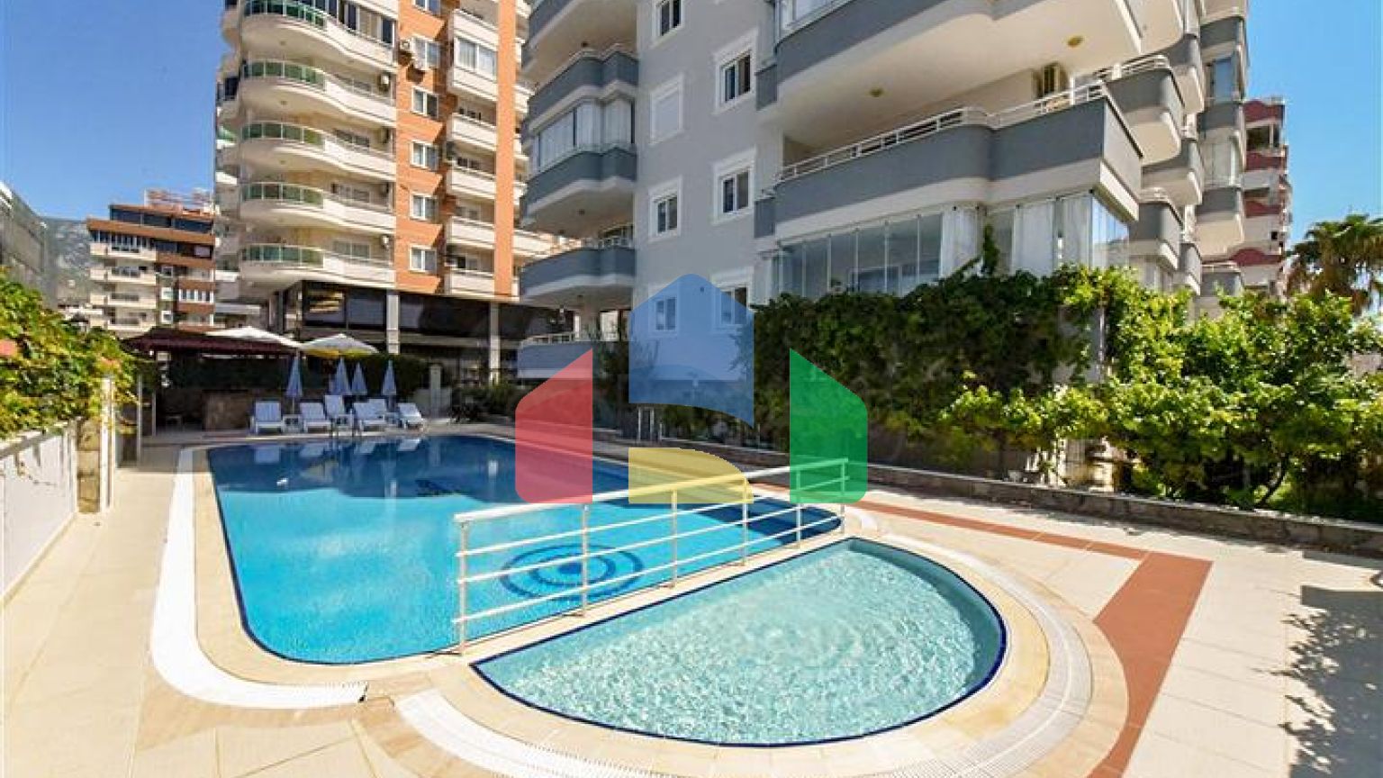 Трехкомнатная квартира в самом центре Махмутлара