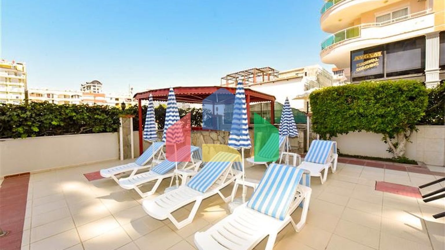 Трехкомнатная квартира в самом центре Махмутлара