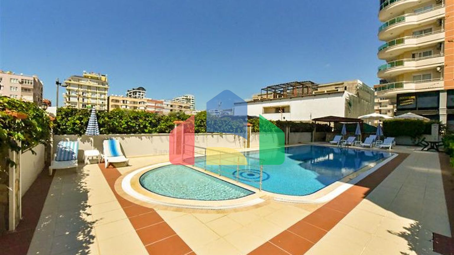 Трехкомнатная квартира в самом центре Махмутлара