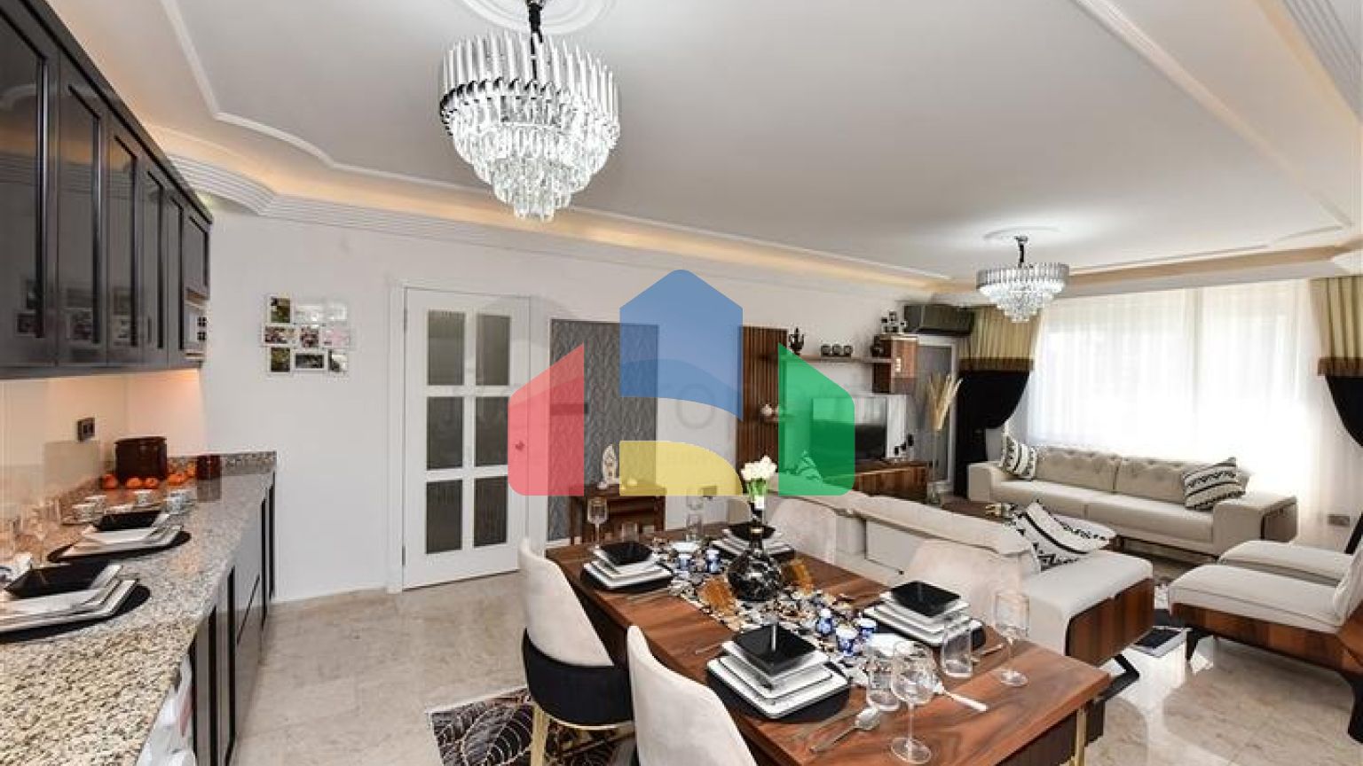 Трехкомнатная квартира в самом центре Махмутлара