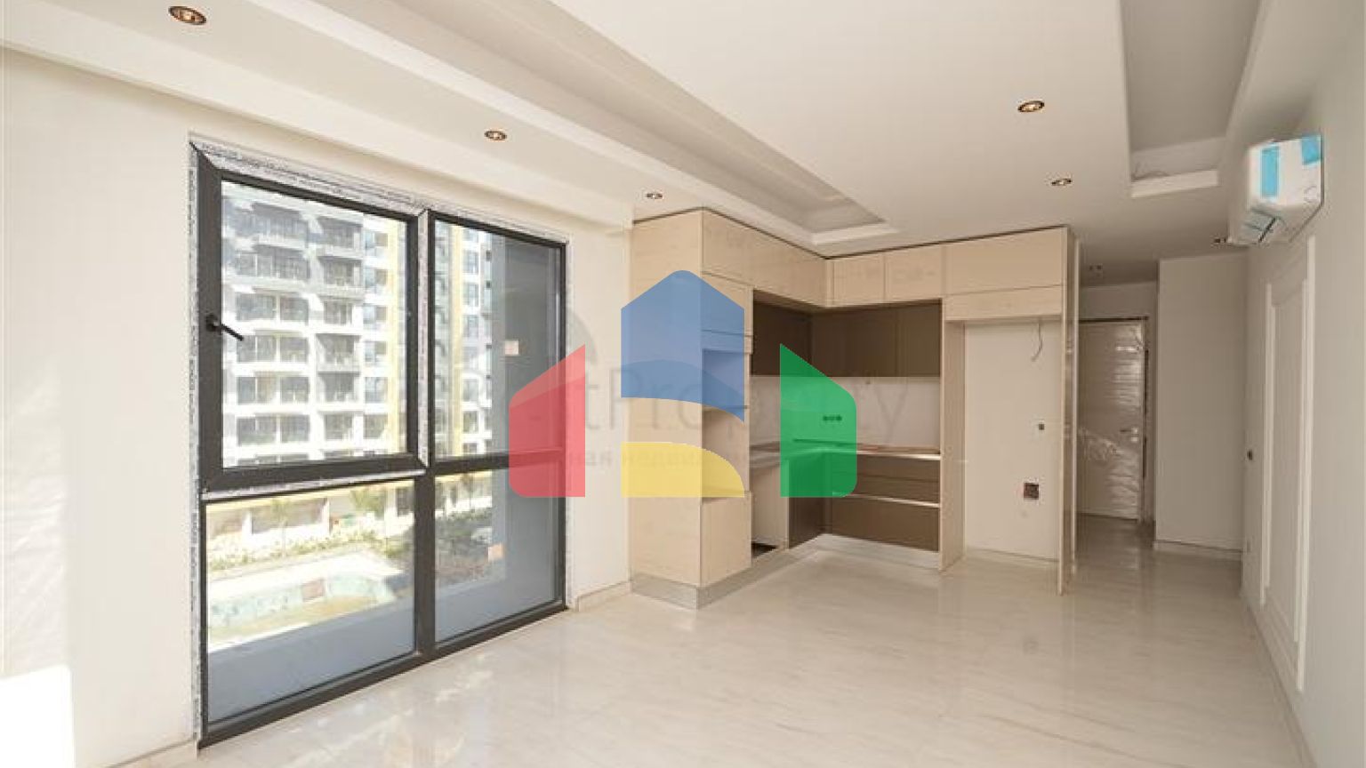 Квартира 1+1 в комплексе премиум класса на первой береговой линии в Махмутларе