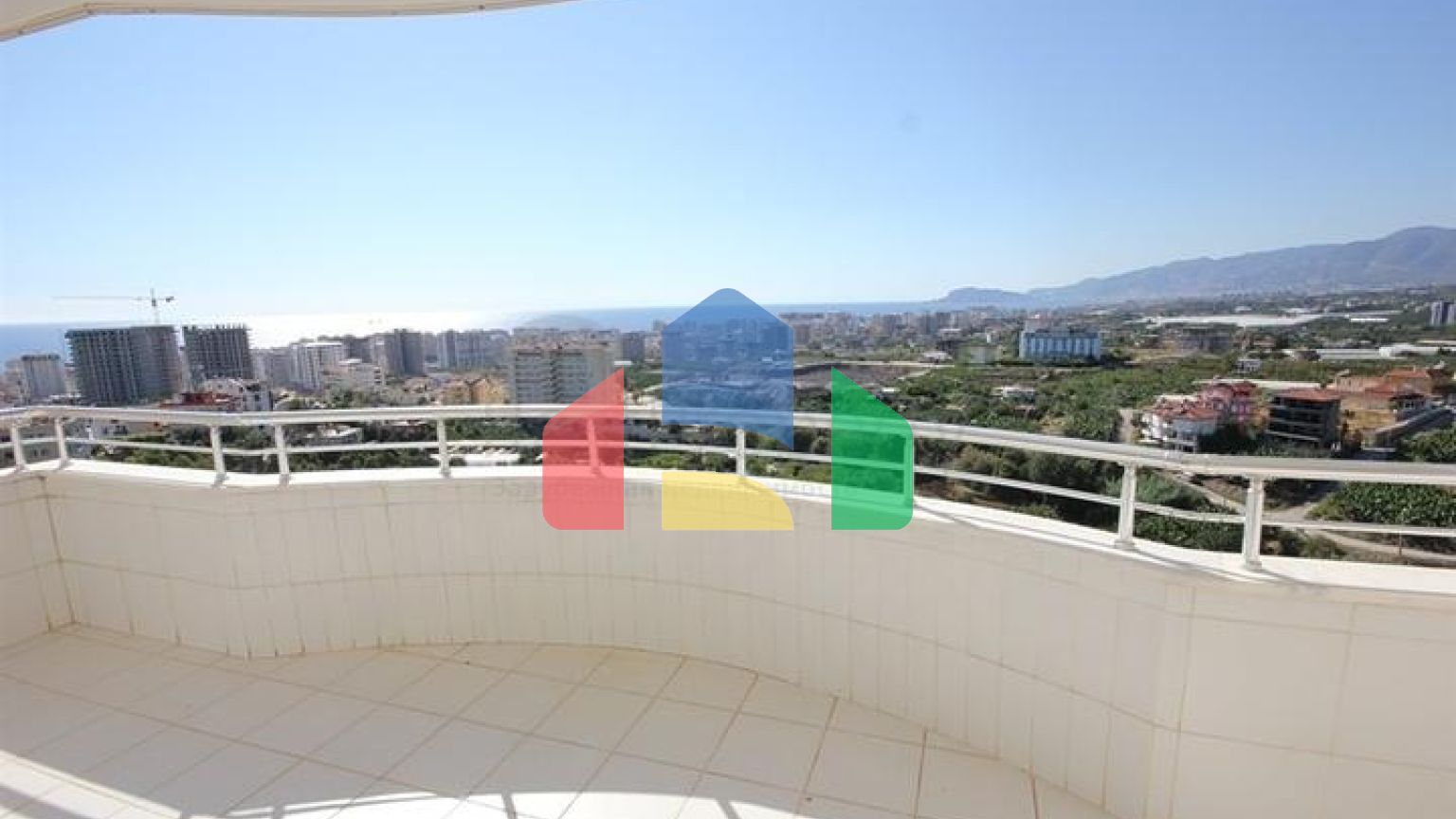 Апартаменти 2 + 1 з видом на море в Махмутларі