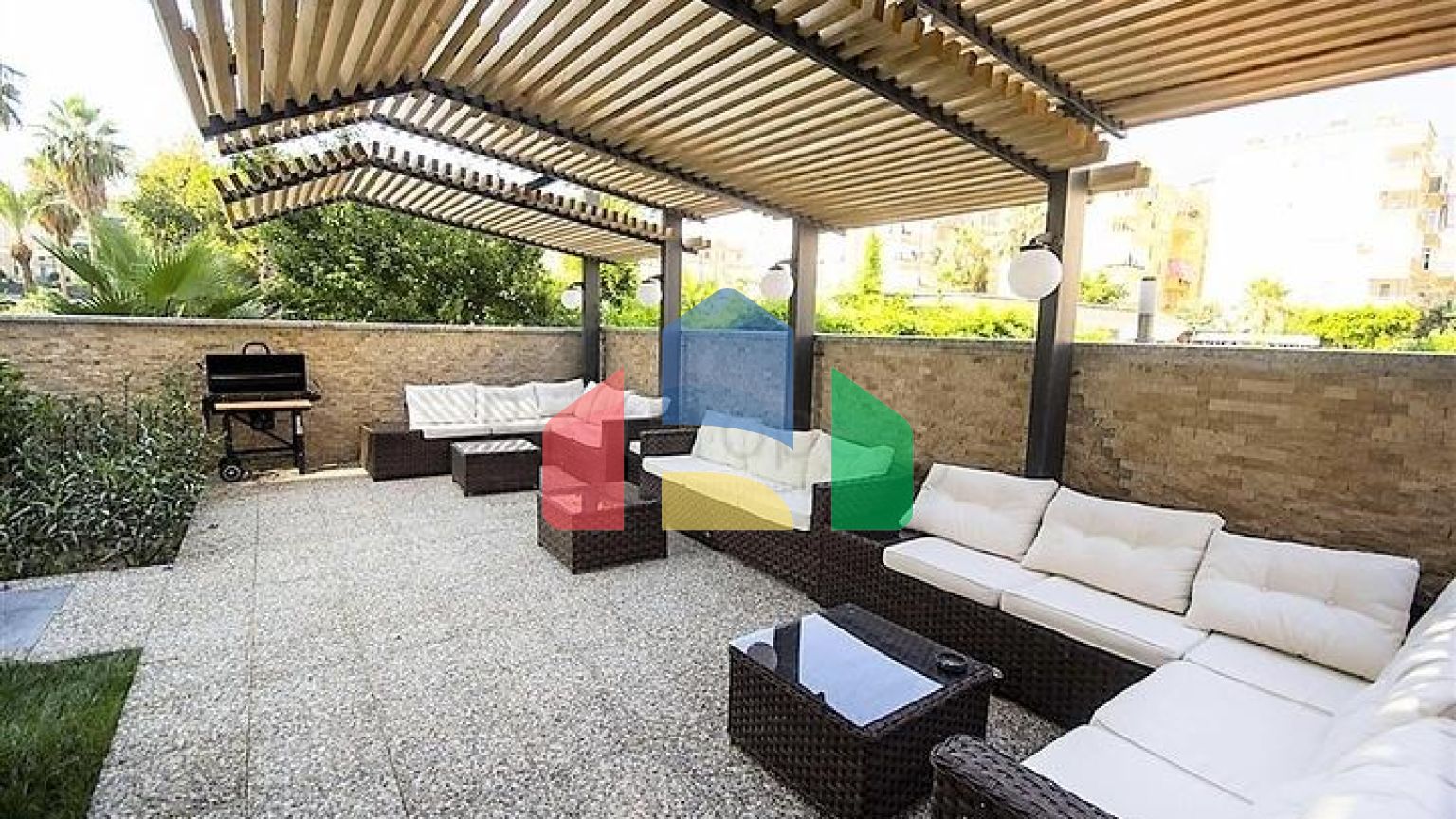 Трикімнатна квартира з панорамним видом на море