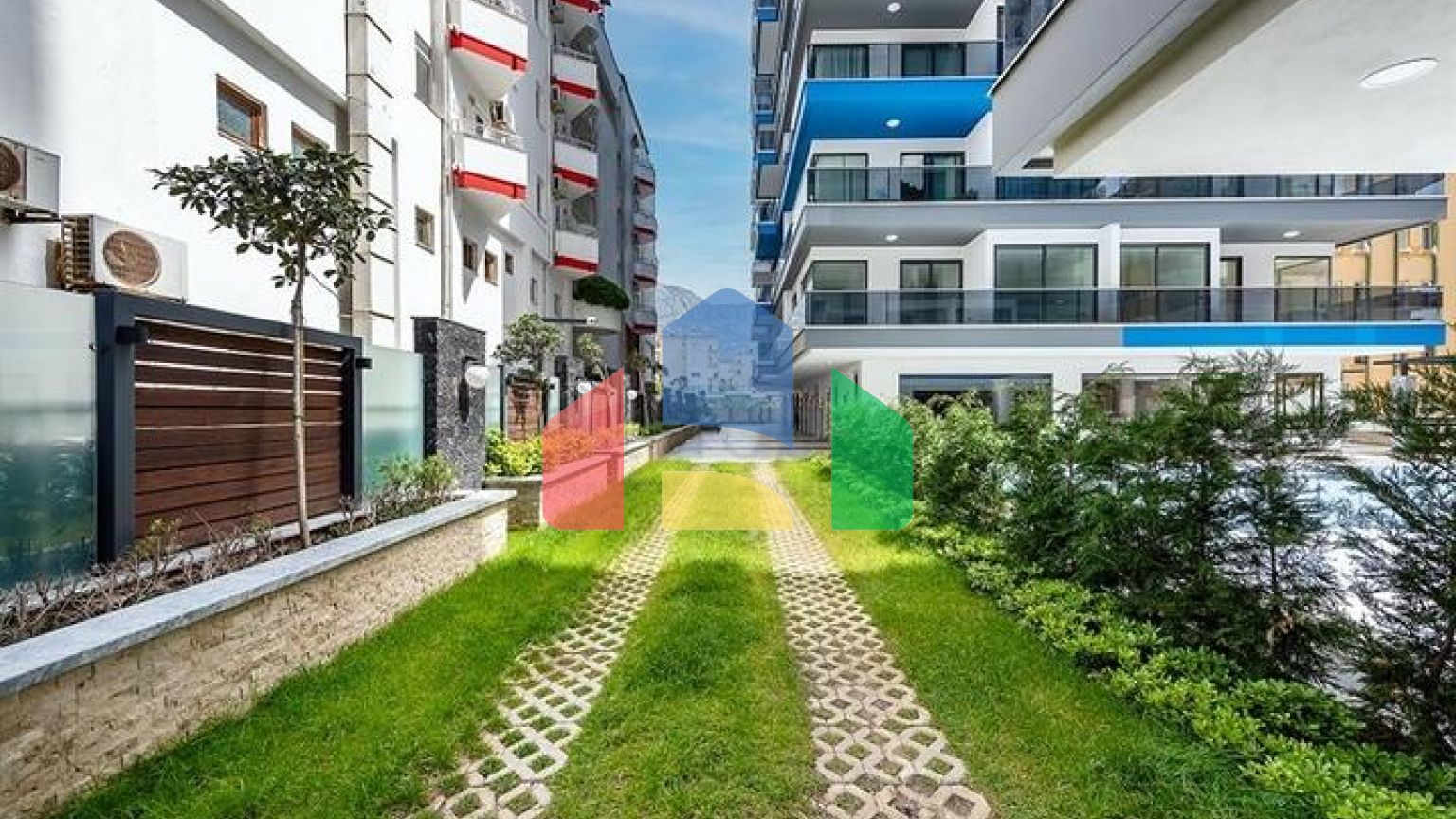 Трикімнатна квартира з панорамним видом на море