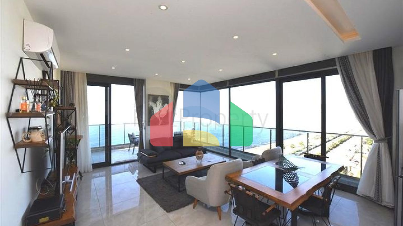 Трикімнатна квартира з панорамним видом на море