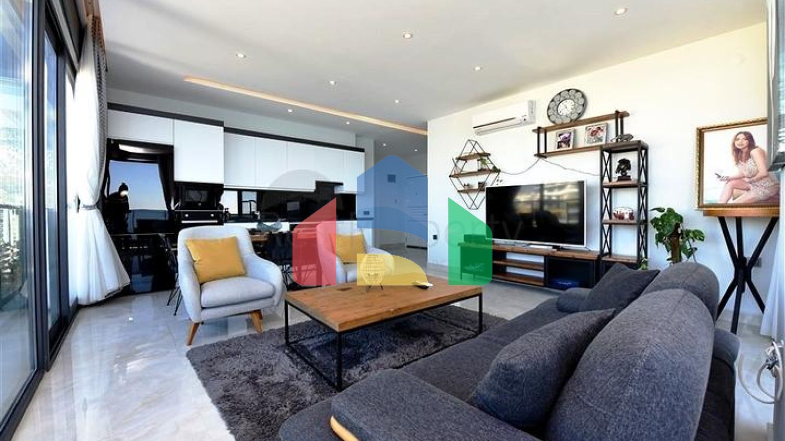 Трикімнатна квартира з панорамним видом на море