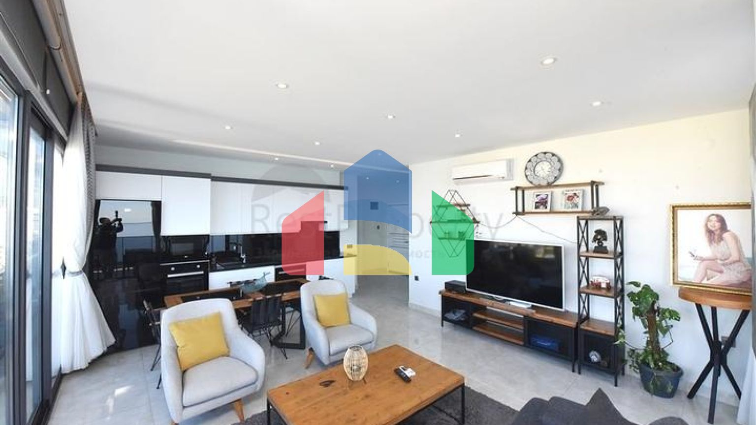 Трикімнатна квартира з панорамним видом на море