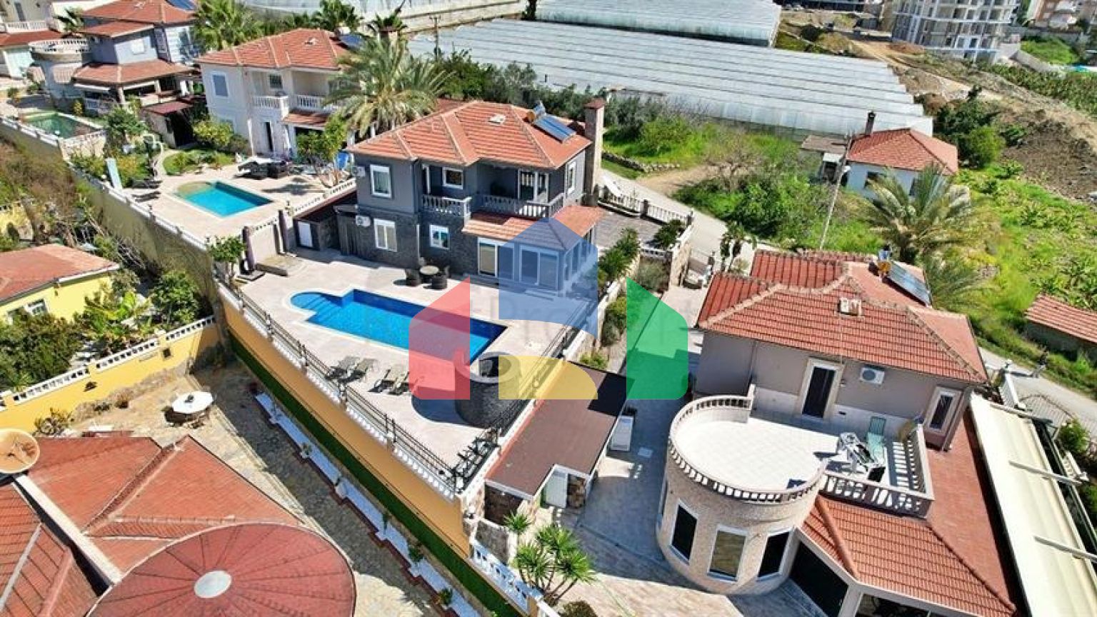 Меблированная вилла в центре Махмутлара