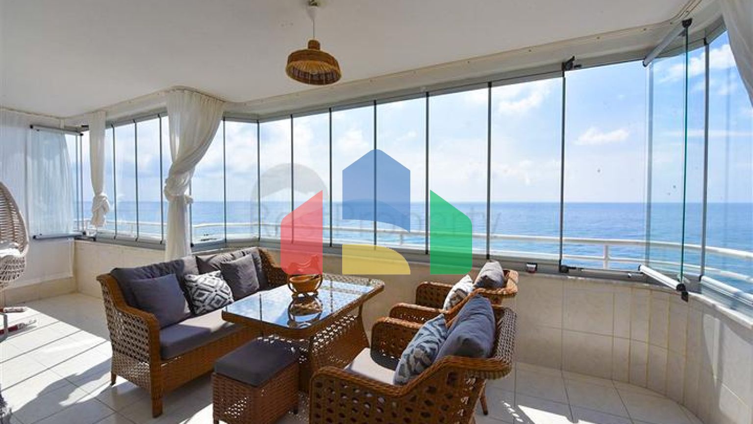 Квартира 2+1 на первой линии в районе Махмутлар