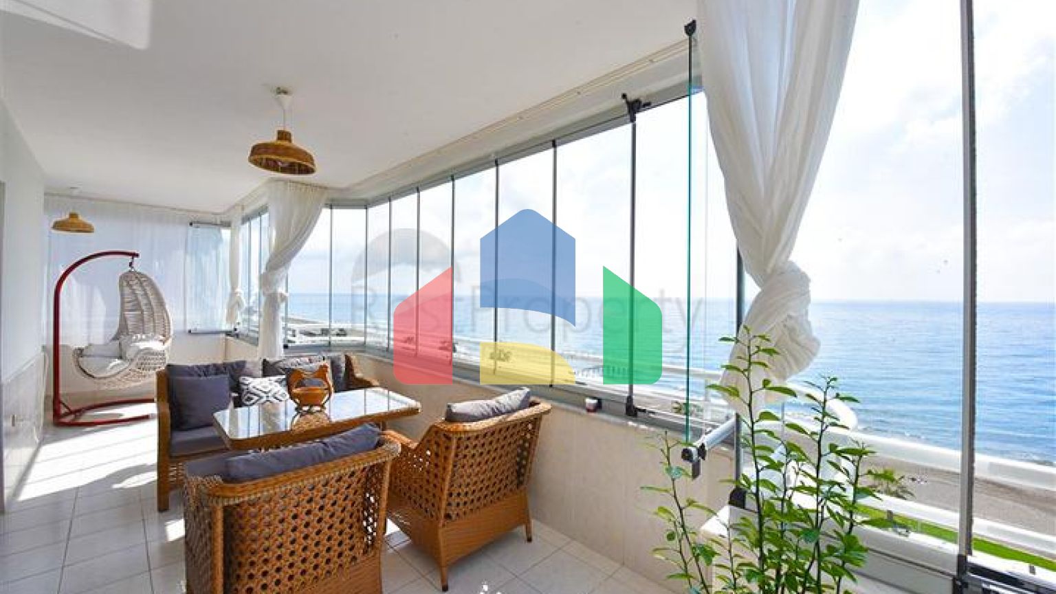 Квартира 2+1 на первой линии в районе Махмутлар