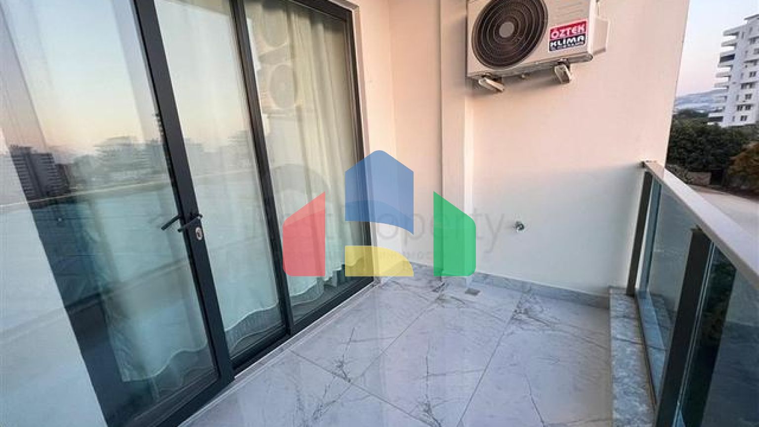 Нова стильна квартира плануванням 1 + 1 А районі Махмутлар