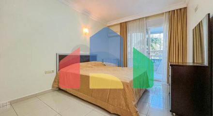A linear 3+1 apartment for a large family