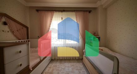 Простора квартира 3 + 1 з меблями і технікою в районі Махмутлар