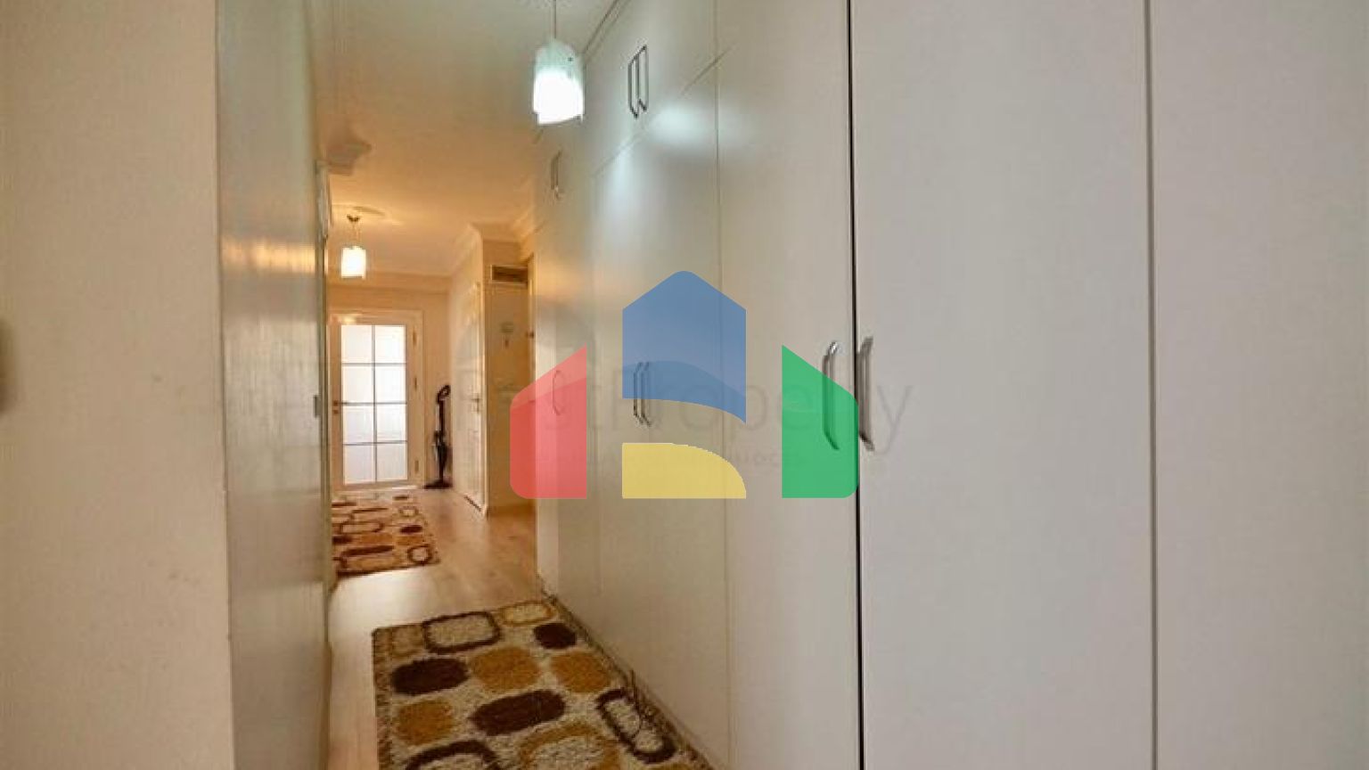 Простора квартира 3 + 1 з меблями і технікою в районі Махмутлар