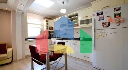 Простора квартира 3 + 1 з меблями і технікою в районі Махмутлар