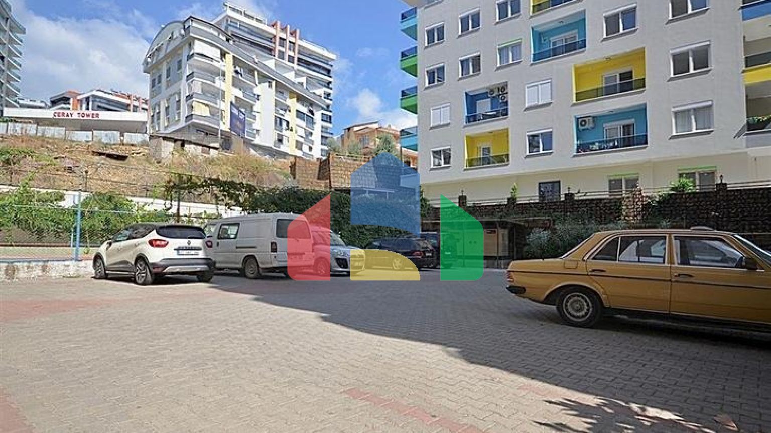 Простора квартира 3 + 1 з меблями і технікою в районі Махмутлар