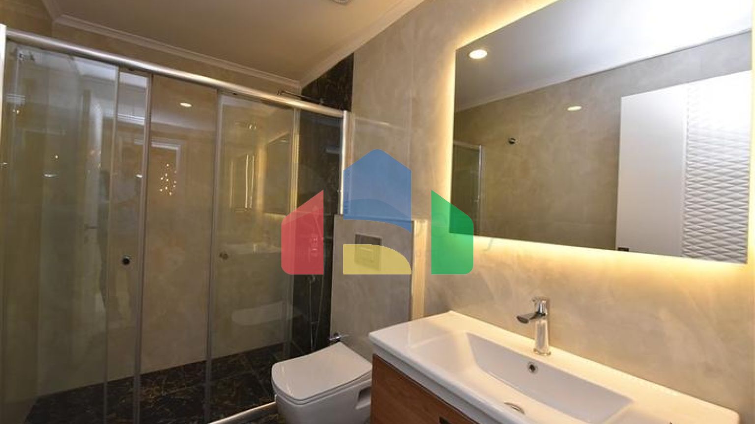 Просторий пентхаус на першій береговій лінії