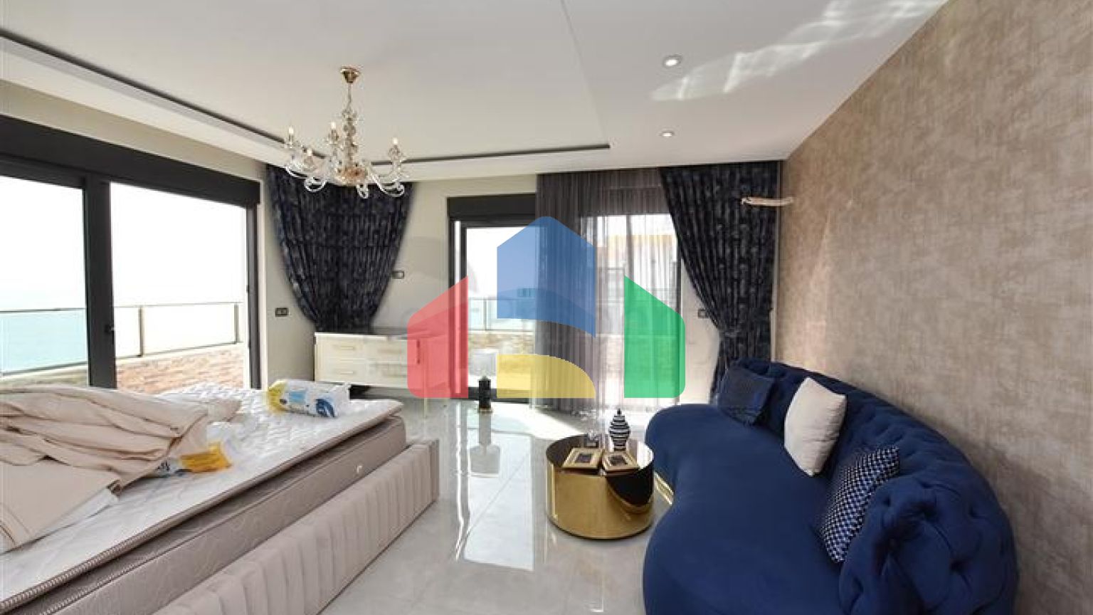 Просторий пентхаус на першій береговій лінії