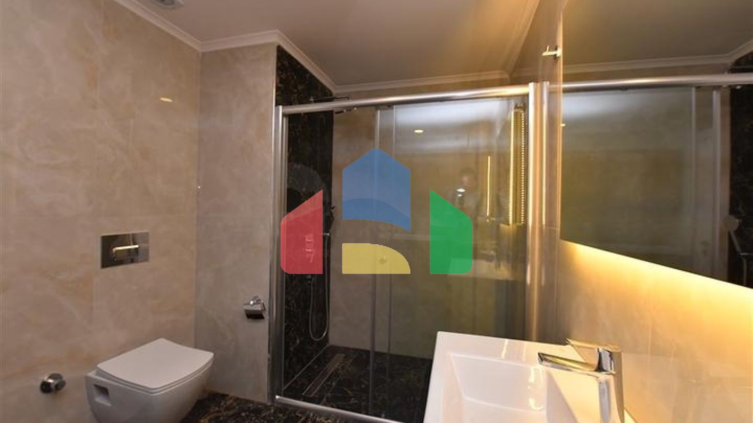 Просторий пентхаус на першій береговій лінії