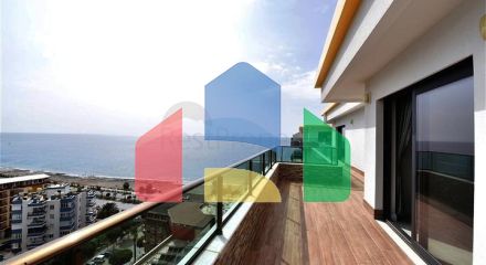 Просторий пентхаус на першій береговій лінії