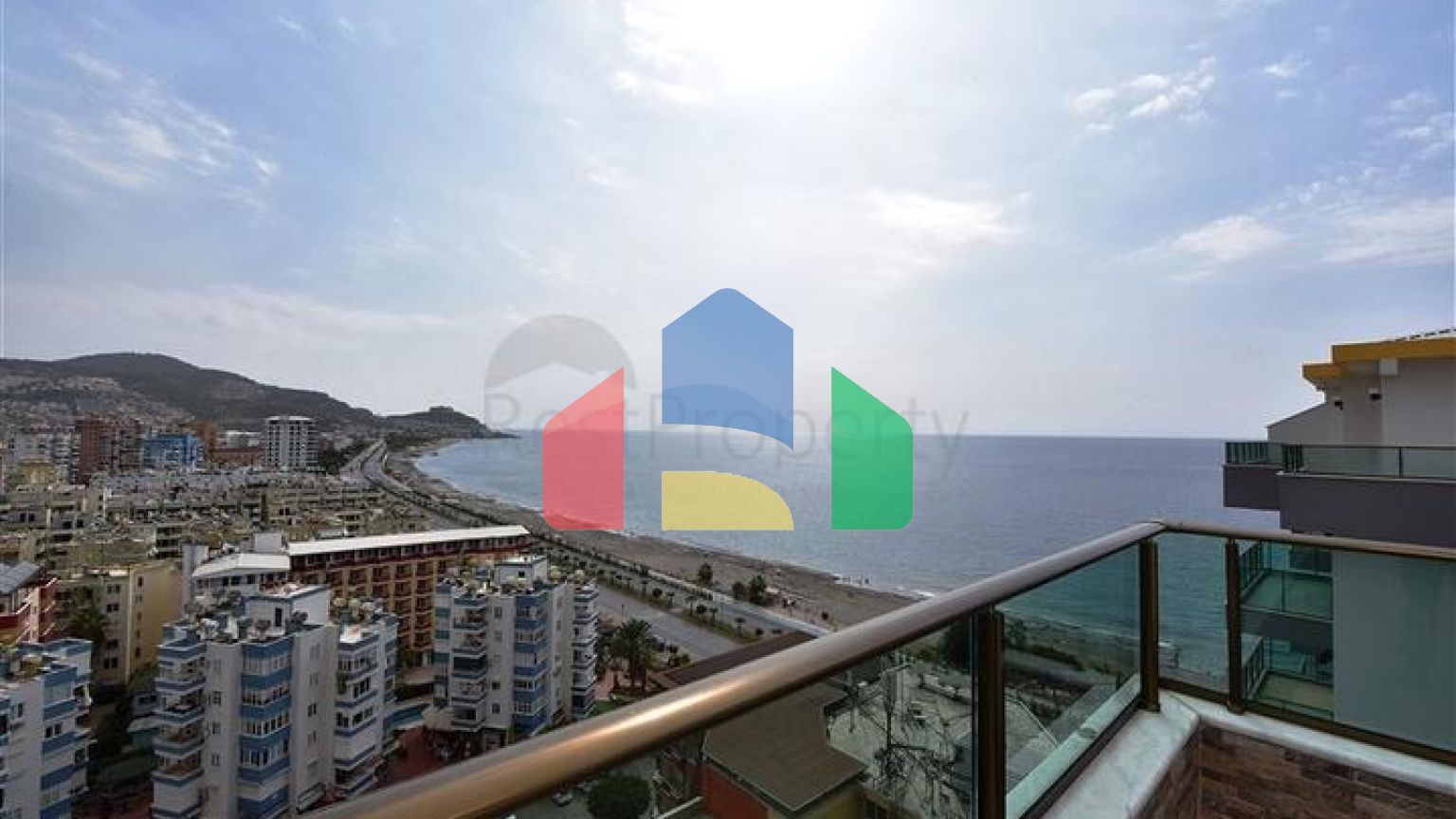 Просторий пентхаус на першій береговій лінії