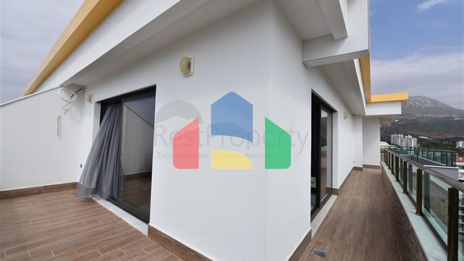 Просторий пентхаус на першій береговій лінії