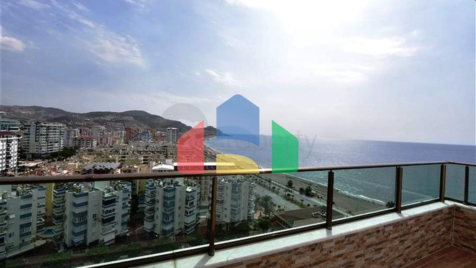 Просторий пентхаус на першій береговій лінії