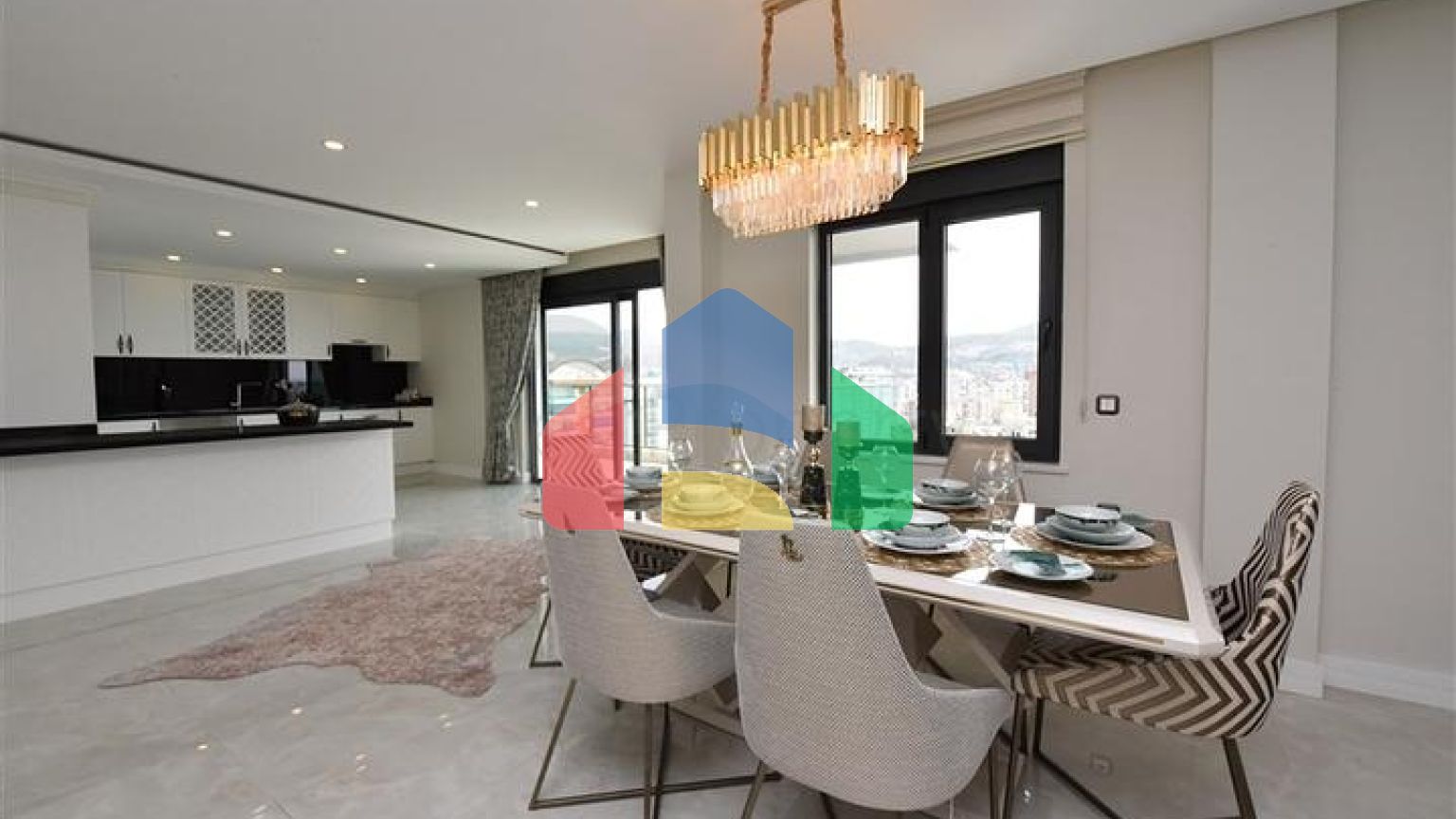 Просторий пентхаус на першій береговій лінії