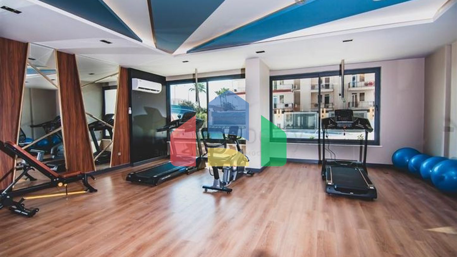 Просторий пентхаус на першій береговій лінії