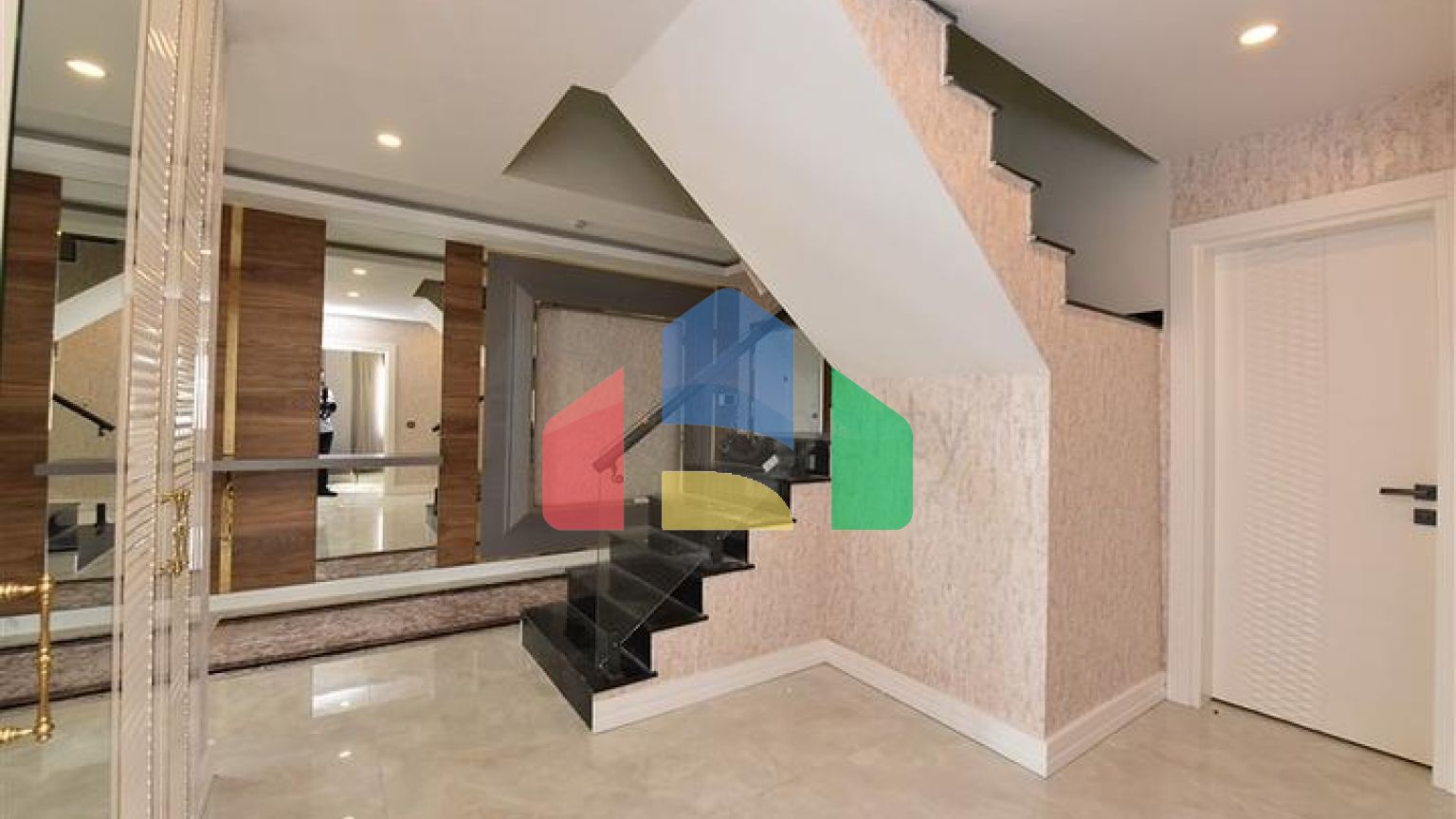 Просторий пентхаус на першій береговій лінії