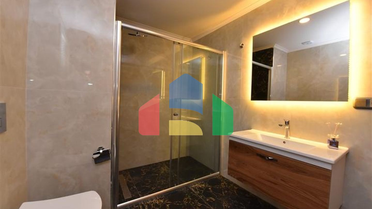 Просторий пентхаус на першій береговій лінії