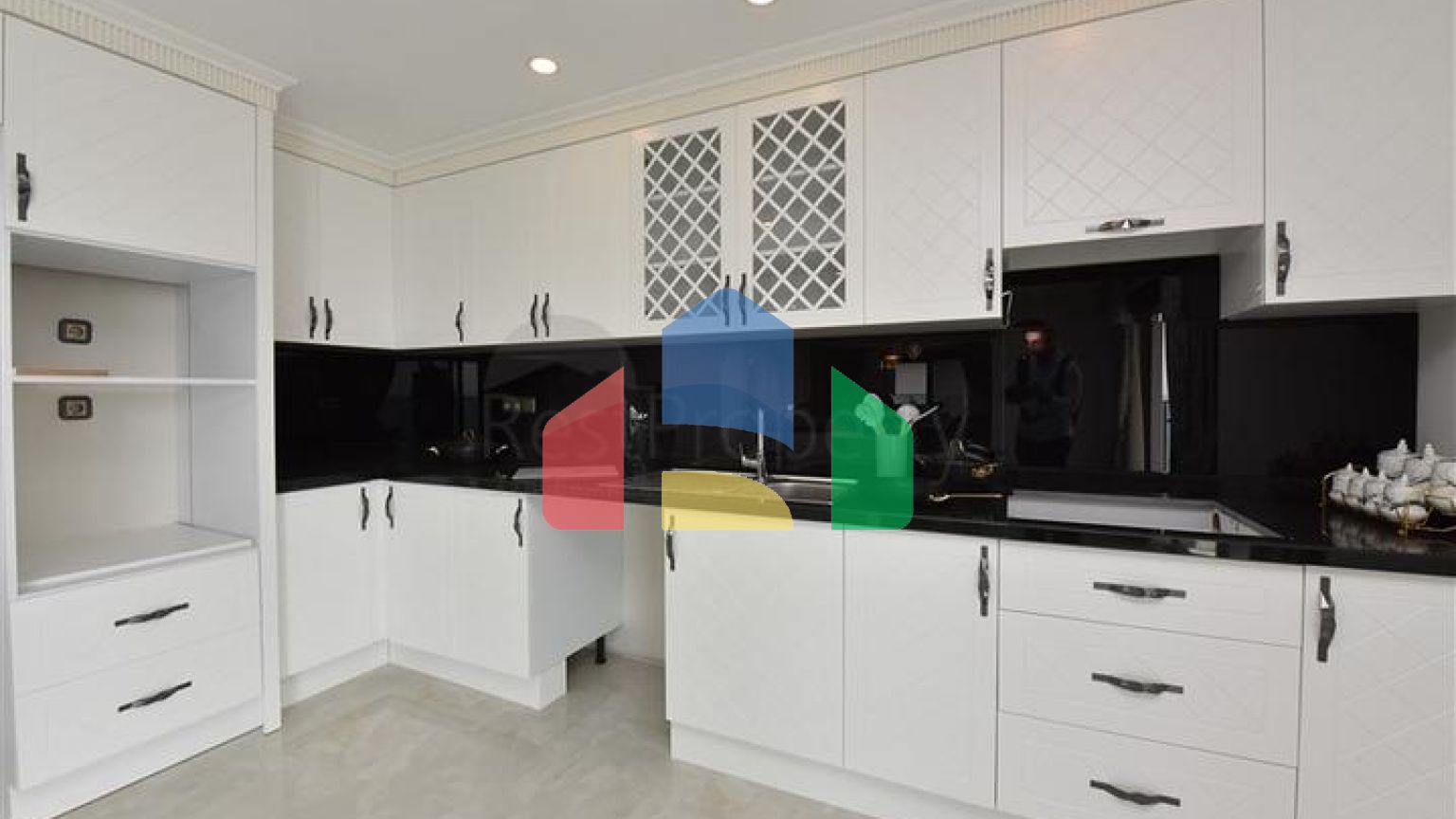 Просторий пентхаус на першій береговій лінії