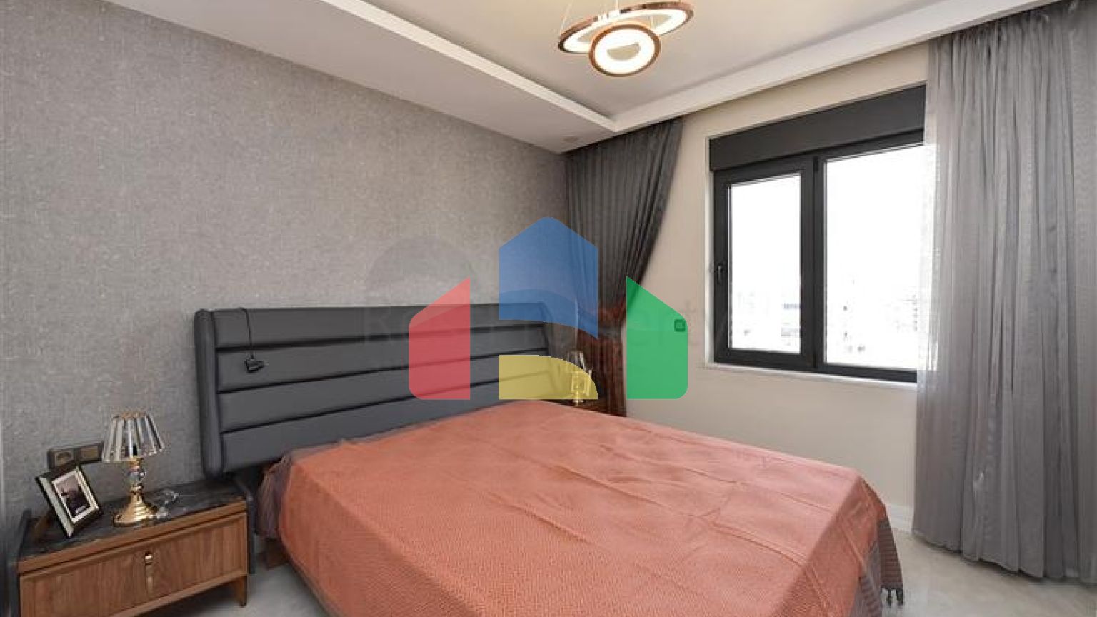 Просторий пентхаус на першій береговій лінії