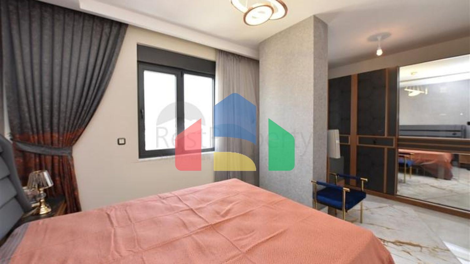 Просторий пентхаус на першій береговій лінії