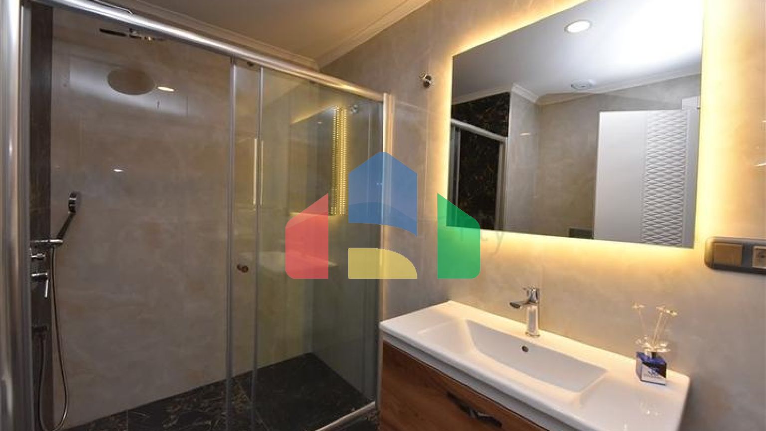 Просторий пентхаус на першій береговій лінії