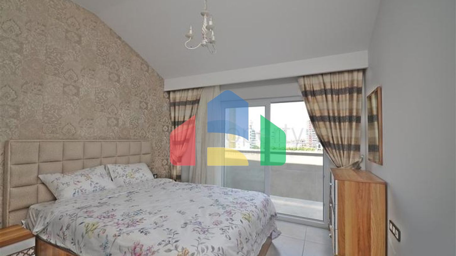 Трехкомнатная квартира в районе Махмутлар