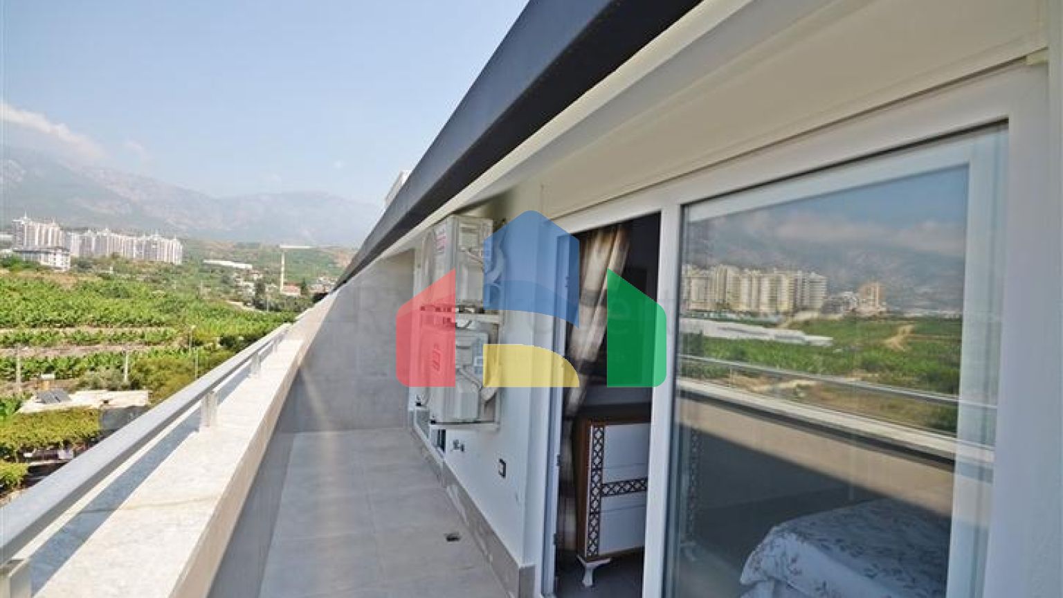 Трехкомнатная квартира в районе Махмутлар